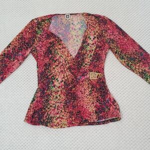NWOT Anne Klein Faux Wrap Top Size L Abstract Pink Yellow Lion Logo Buckle 3/4